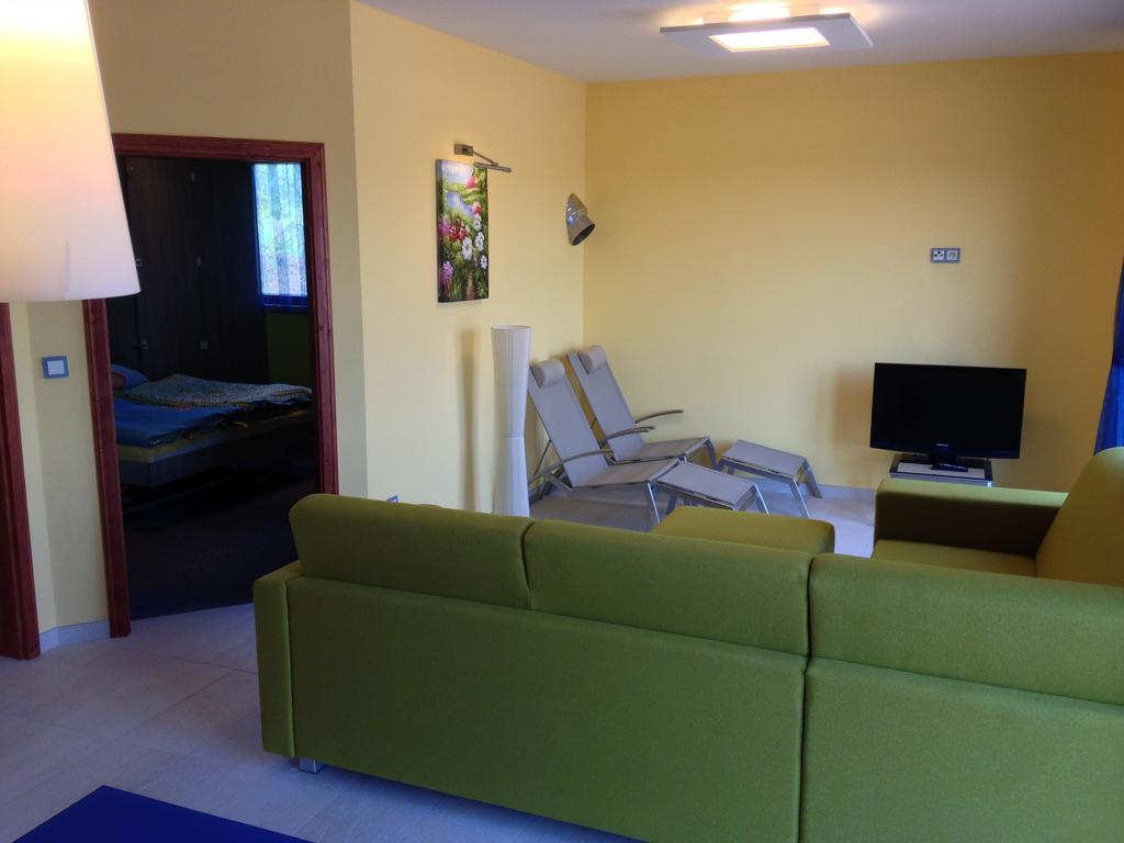 Lake View Apartments Near Golf Resort Kuneticka Hora, Dritec Pardubice Pokój zdjęcie