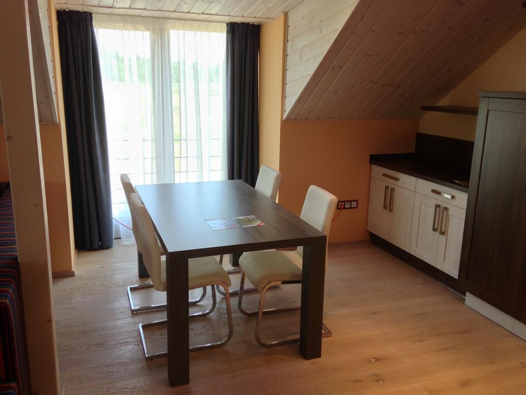 Lake View Apartments Near Golf Resort Kuneticka Hora, Dritec Pardubice Pokój zdjęcie